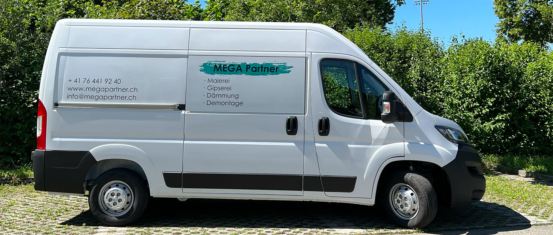 Dies ist eine Arbeitsauto der MEGA Partner GmbH. Wir verwenden ihn für den Transport von Material für Maler- und Gipserarbeiten. Dies ist eine Arbeitsauto der MEGA Partner GmbH. Wir verwenden ihn für den Transport von Material für Maler- und Gipserarbeiten.